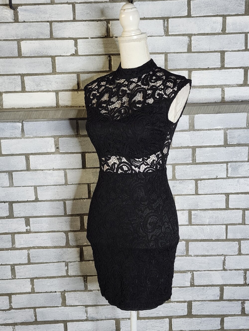 • B Darlin Junior’s Sleeveless Mock Neck Lace Sheer Sheath Dress Size XS Black